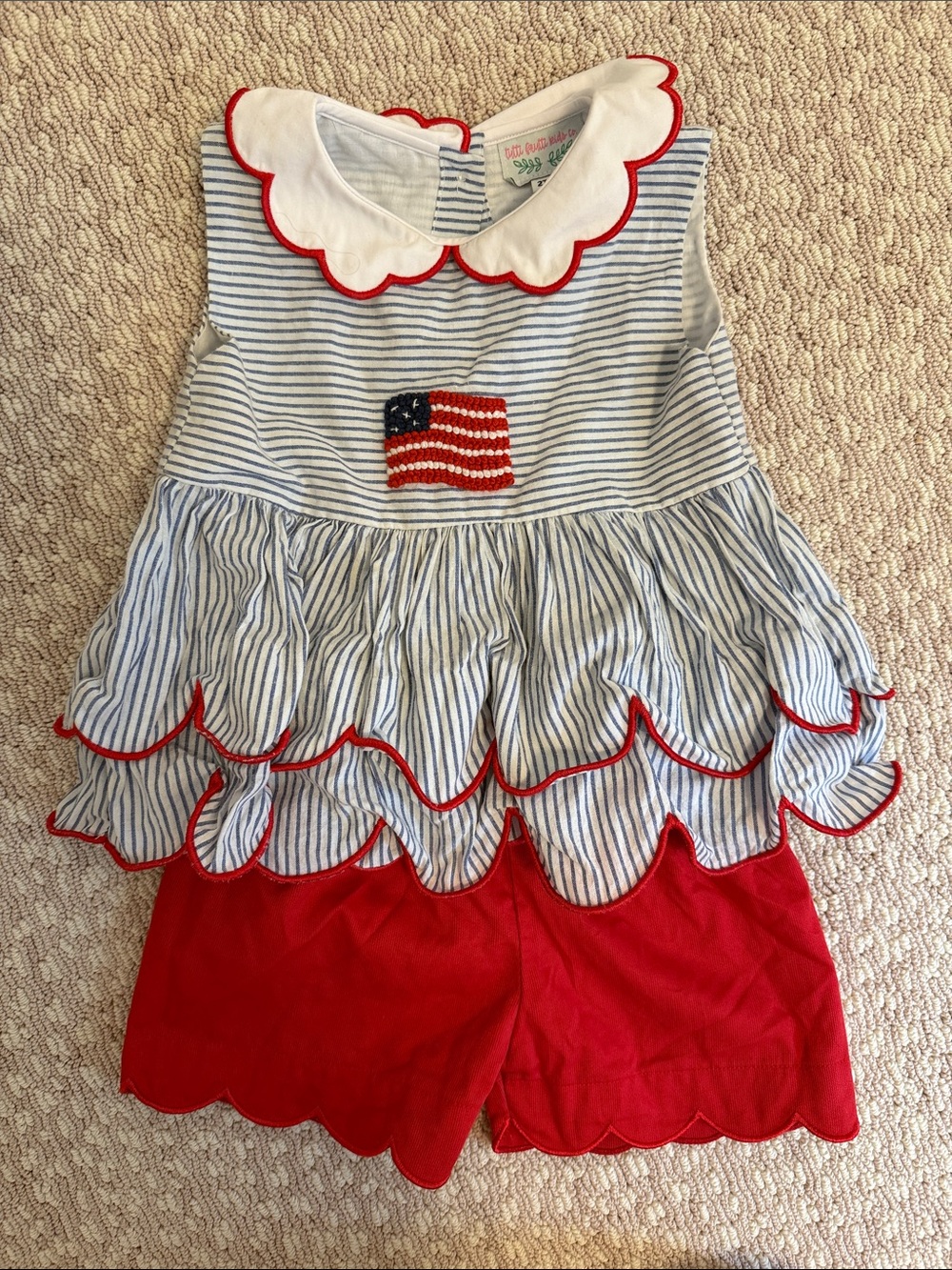 LIKE NEW - Embroidered American Flag Blue & White & Red Scalloped Shorts 2T